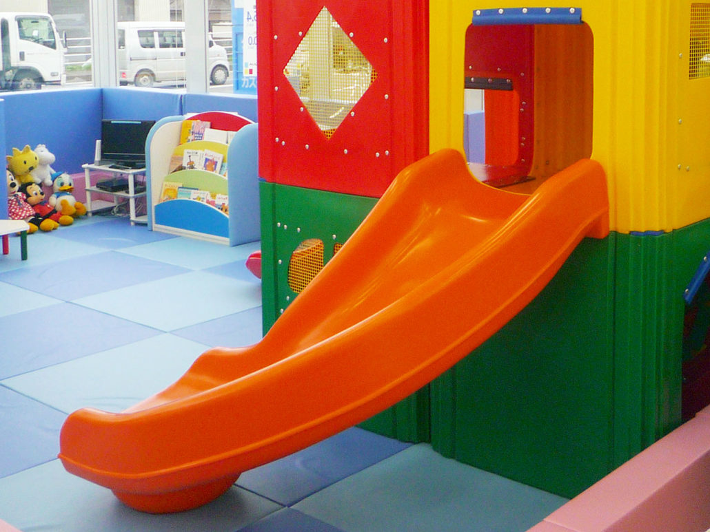 kidsCube Curve Slide Sendai